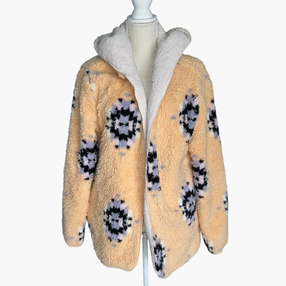 🌻Urban Outfitters Carmella Oversized Reversible Sherpa Jacket Size XS/S